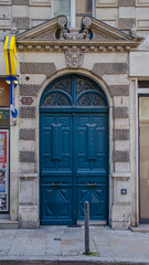 La porte au mascaron de l-immeuble Herbin-Vivien - Photo of Troyes