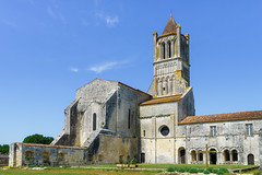 5873 Abbaye Notre-Dame de Sablonceaux - Photo of Thézac