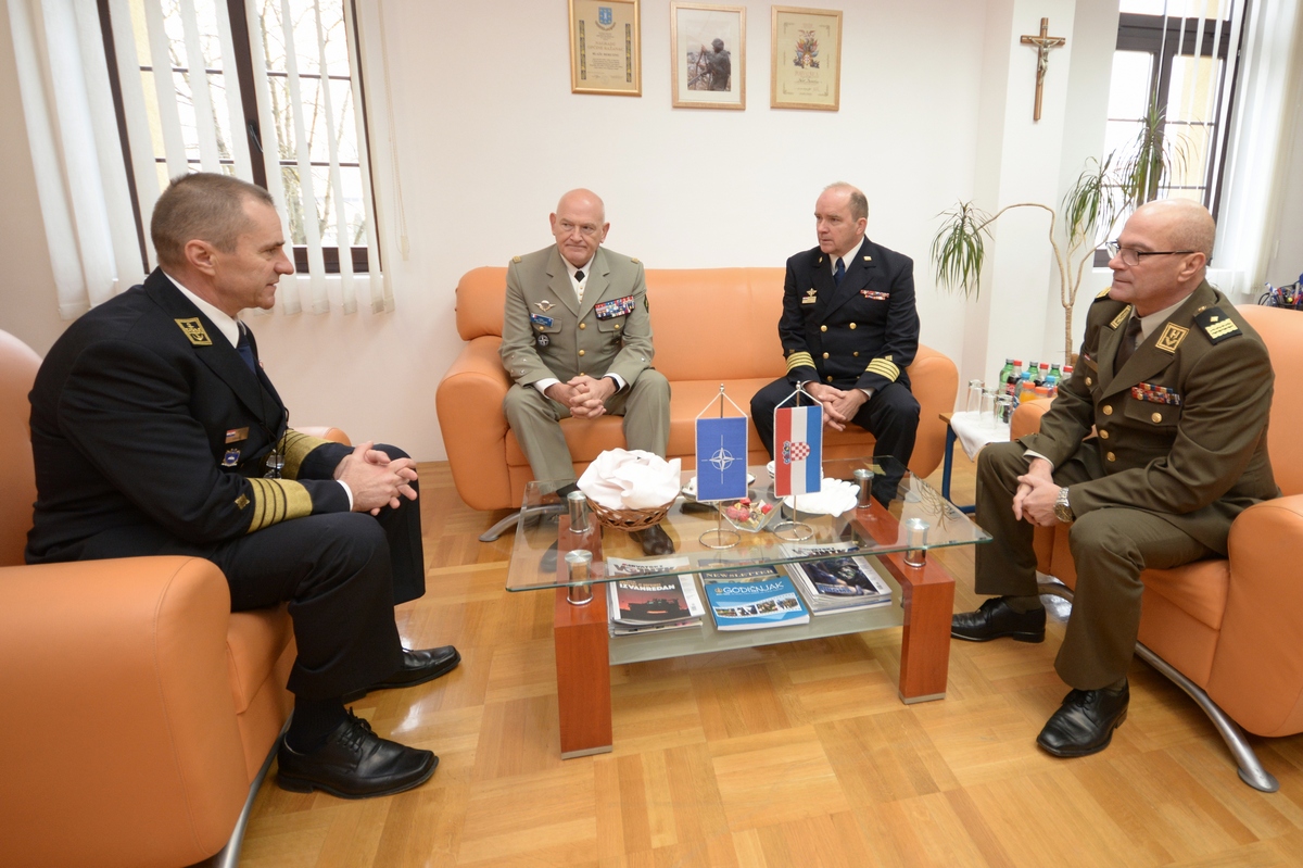 Izaslanstvo NATO Defense College iz Rima posjetilo HVU