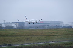 Avion Air France @ Aéroport de Genève @ Bellevue - Photo of Gex