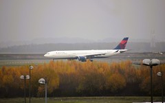 Delta Air Lines A330-302, N829NW, MSN 1721 (06/2016), as DL 225 Paris (CDG) - Boston (BOS), Flight time: 7:13 - Photo of Mareil-en-France