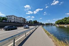 Cycleway and motorway in Saarbrücken