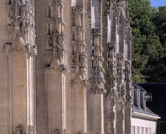 Ornaments on the facade of the church in Beaumont-le-Roger - Photo of Berville-la-Campagne