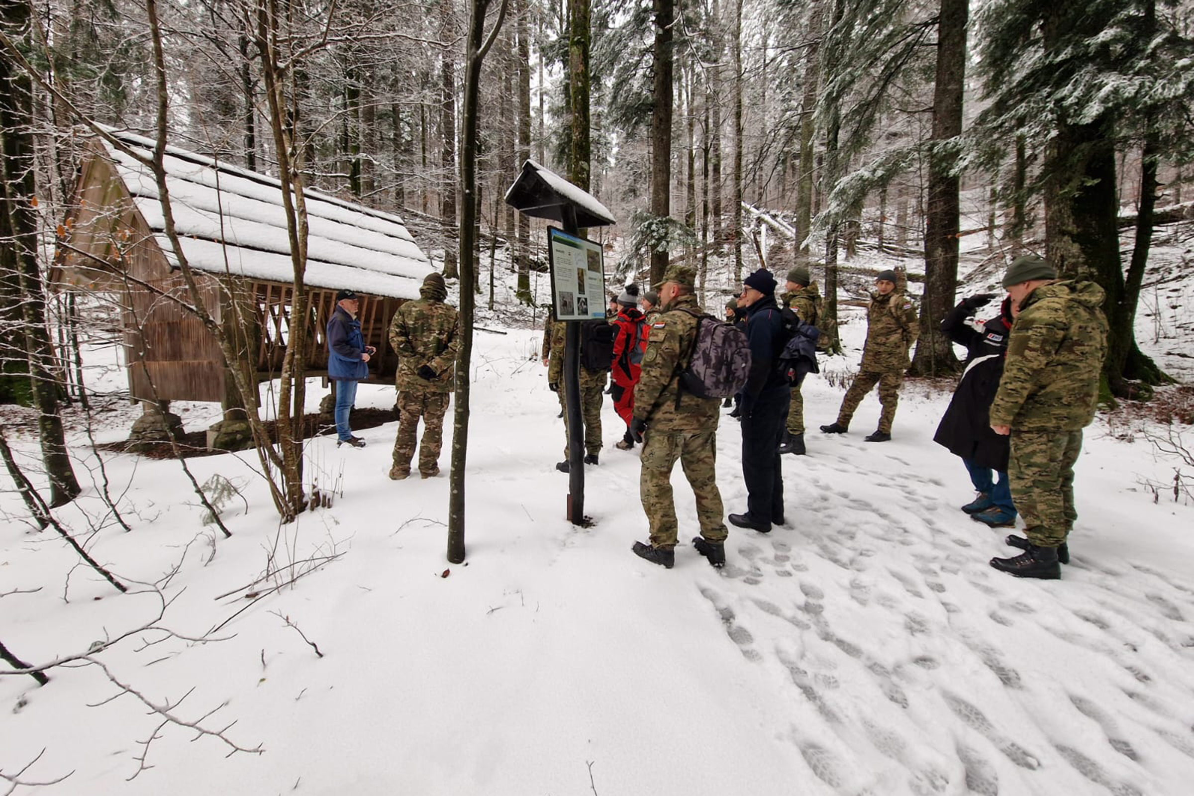 Zimska hodnja polaznika Ratne škole 'Ban Josip Jelačić' u Nacionalnom parku Risnjak