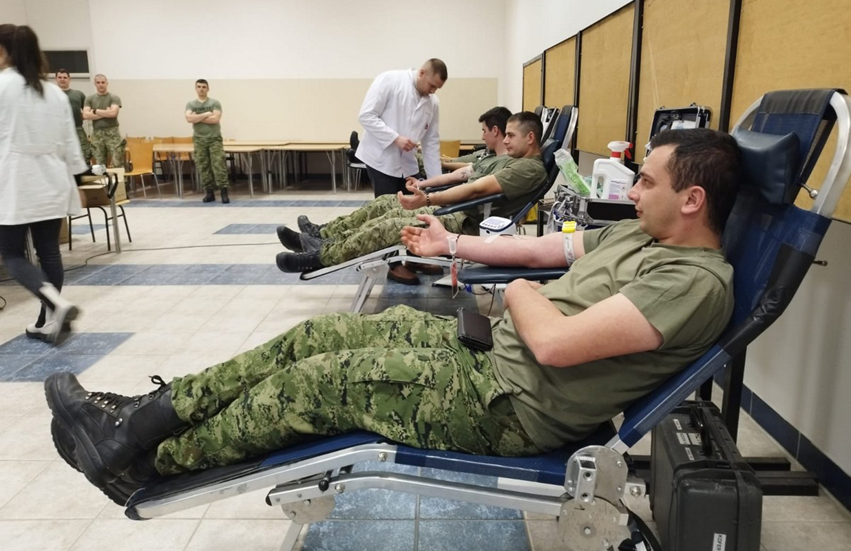 Pripadnici Inženjerijske pukovnije u akciji dragovoljnog darivanja krvi