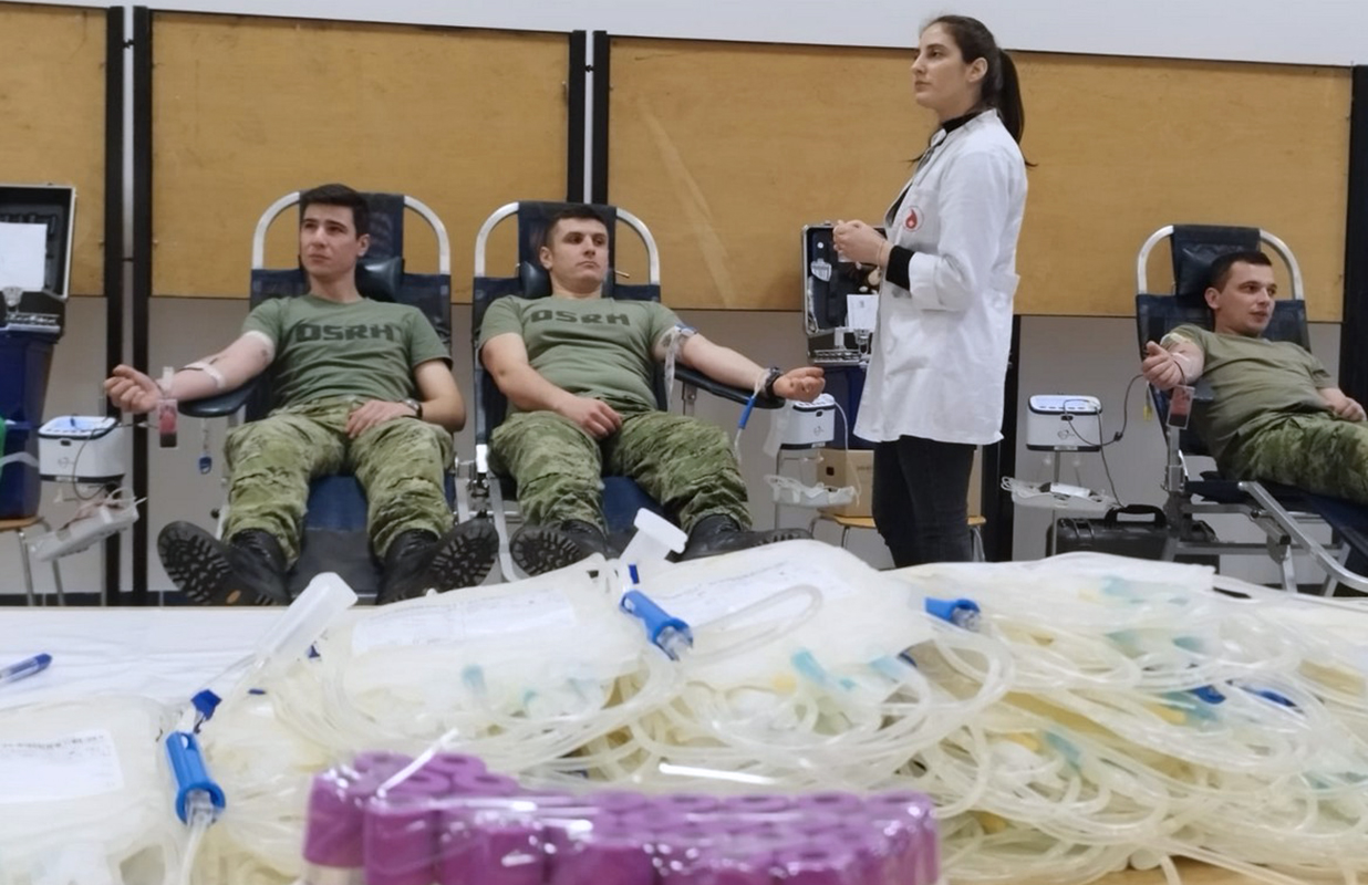 Pripadnici Inženjerijske pukovnije u akciji dragovoljnog darivanja krvi