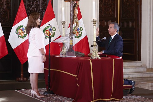 Presidenta de la república, Dina Boluarte, tomó juramento al titular de la Producción.