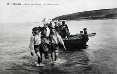 MORGAT  Retour des Grottes  Le débarquement Circa 1910