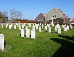 Warneton Le Touquet Railway Crossing Cemetery - Photo of Comines