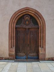 Porte d-église aux détails fous - Photo of Gottesheim