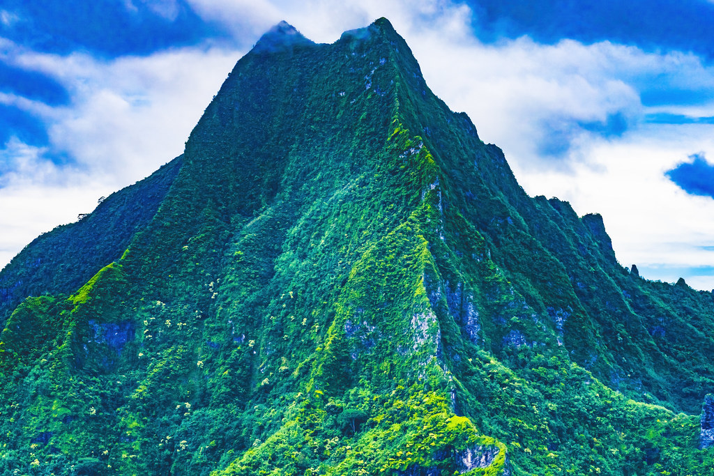 Mont Rotui, deuxième plus haut pic volcanique de montagne sur Moorea-Maiao ile en Polynésie française