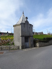 Sebourg Chapelle Notre-Dame de Bonsecours au centre du village.