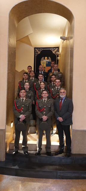 El Lugarteniente del Justicia recibe en el Palacio de Armijo a Grupo Cadetes de la Academia General Militar