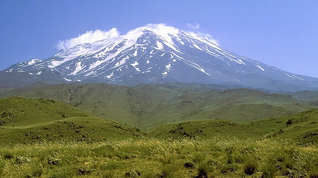Erhaben ragt der biblische Berg Ararat über dem ostanatolischen Hochland empor.