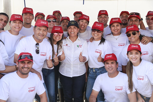 Presidenta Boluarte participa en entrega de bienes de ayuda humanitaria al Gobierno Regional de La Libertad en el marco de Con Punche Perú Solidario