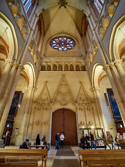 Entrada de la Catedral de Lyon - Photo of Brindas