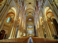 Nave central de la Catedral de Lyon - Photo of La Mulatière