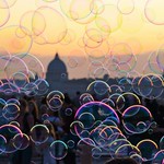 Soap bubbles on the Terrazza del Pincio in Rome - https://www.flickr.com/people/194968983@N04/