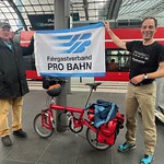 Jon Worth & Peter Cornelius (Pro Bahn) at Berlin Hbf, with Birdy