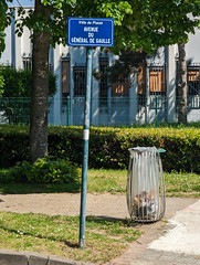 Avenue du General De Gaulle street sign. MrUlster 20230520 - Plaisir - PXL_20230520_093248197