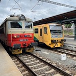 Plzeň hl. n., with an old electric locomotive and railbus at the platform