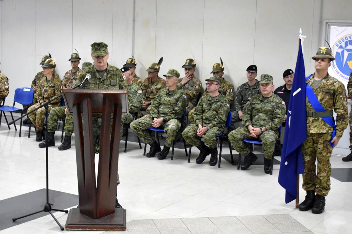 Primopredaja dužnosti zapovijedanja hrvatskim kontingentom u NATO operaciji potpore miru KFOR