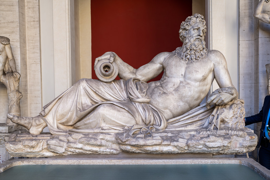 Sculpture antique de l'empereur romain Hadrien dans le musée de la Cité du Vatican