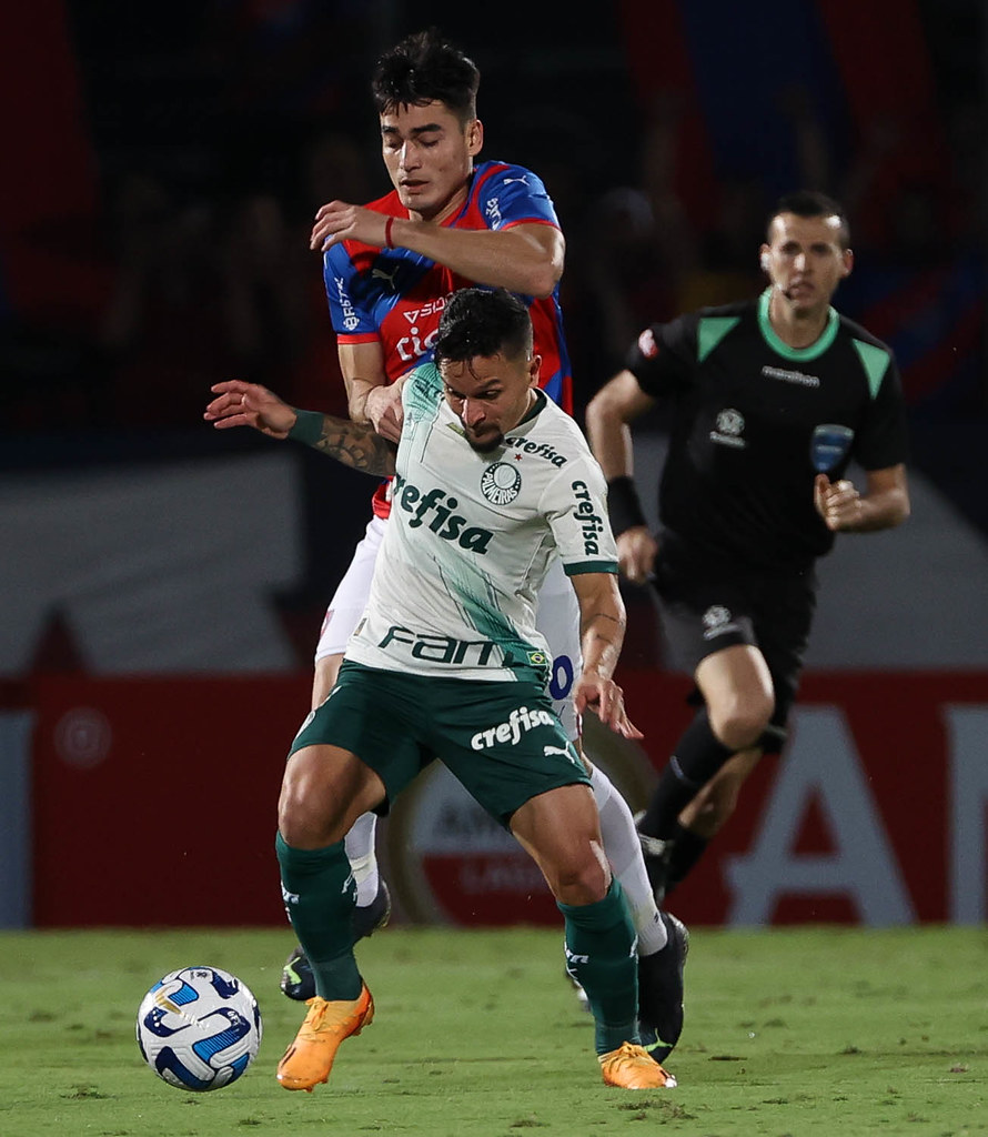 Palmeiras supera Cerro Porteño no Paraguai e chega a 50 vitórias