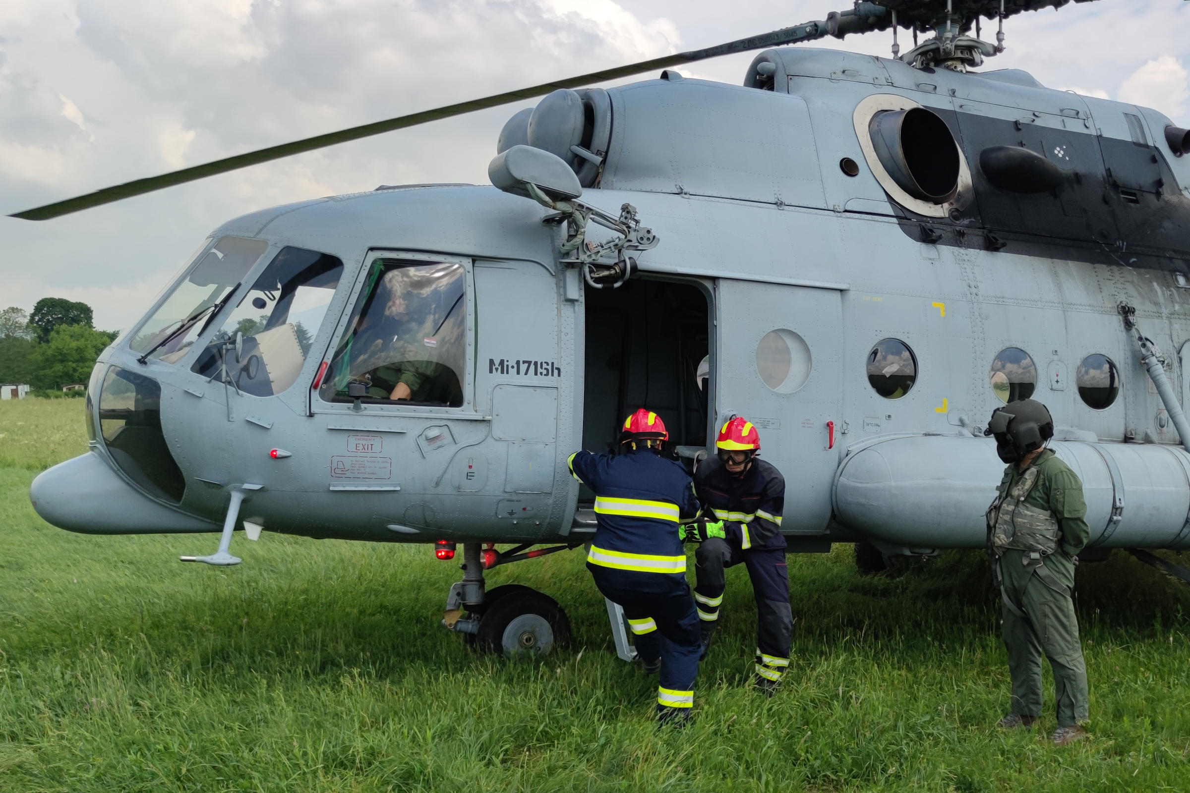 Posada s helikopterom HRZ-a sudjeluje na trodnevnoj obuci osposobljavanja vatrogasaca