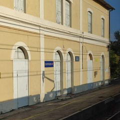 bâtiment de gare SNCF désaffecté (COURTHÉZON,FR84)
