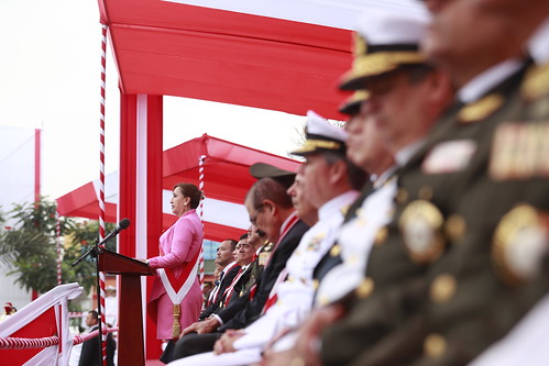 Jefa de Estado, Dina Boluarte, preside ceremonia por el 143° Aniversario de la Batalla de Arica y la Renovación del Juramento de Fidelidad a la Bandera.