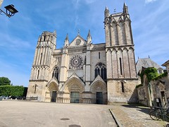 9 Poitiers caterdal saint Pierre