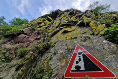 Falling rocks warning