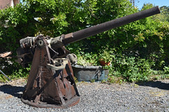 QF 4.7-inch naval gun from ‘HMS Isis’ (D87) at Musée des épaves