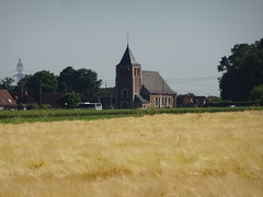 Église Sainte-Elisabeth vue du chemin de Genne.- Petit Attiches
