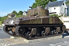 M4A4T(75) Sherman [running No.3019181] at the Omaha Beach Memorial Museum - Photo of Mandeville-en-Bessin