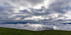 Lever de soleil nuageux - Courtal Marty, cabane sur le GR10 en Ariège en face du plateau de Beille, du 10 au 13 juillet 2023