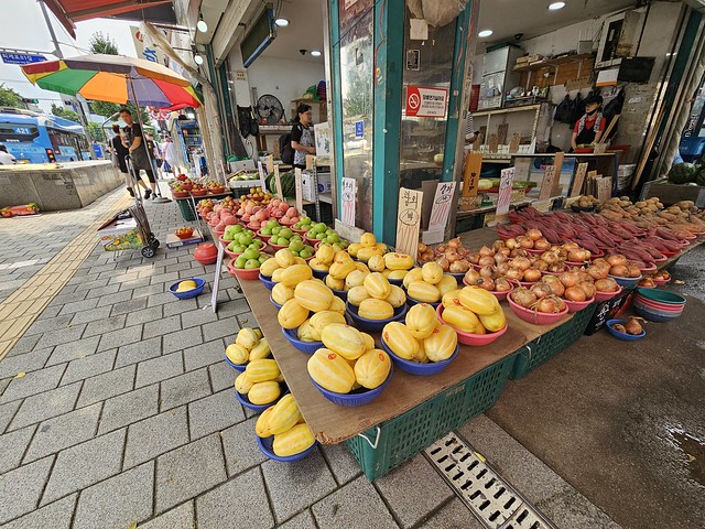 Fruit and veg shop in Seoul