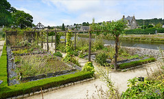 Le jardin du Prieuré de Locmaria au bord de l'Odet (Quimper)