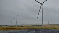 Windmolens in leeg landschap - Photo of Avançon
