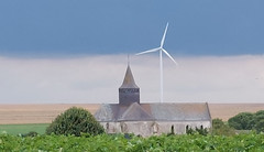 Kerk en windmolen - Photo of Le Châtelet-sur-Retourne