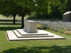 Thiepval: Connaught Cemetery (Somme) - Photo of Bus-lès-Artois