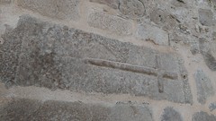 Middeleeuwse grafsteen met kruis