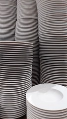 Stapels borden/porcelein - Photo of Séreilhac