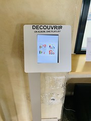 Poste de consultation - Médiathèque Alain-Gérard - Quimper, Bretagne, France