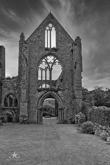 Beauport Abbey B/W - Photo of Yvias