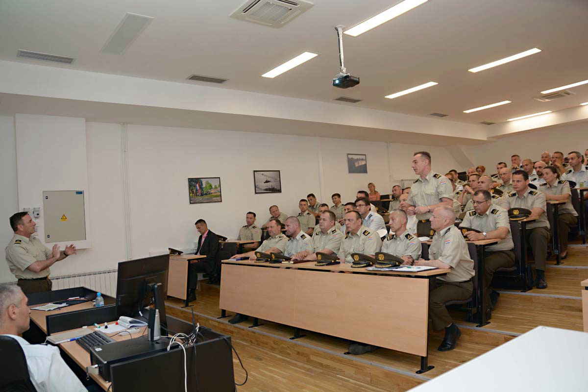 General Šundov održao predavanje na HVU