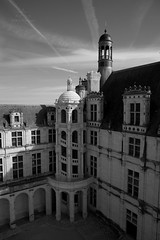 Chambord castle court side B/W