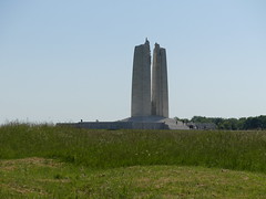Givenchy-en-Gohelle: Canadian National Vimy Memorial (Pas-de-Calais) - Photo of Cambligneul