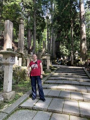 Ik op de begraafplaats van Koyasan
